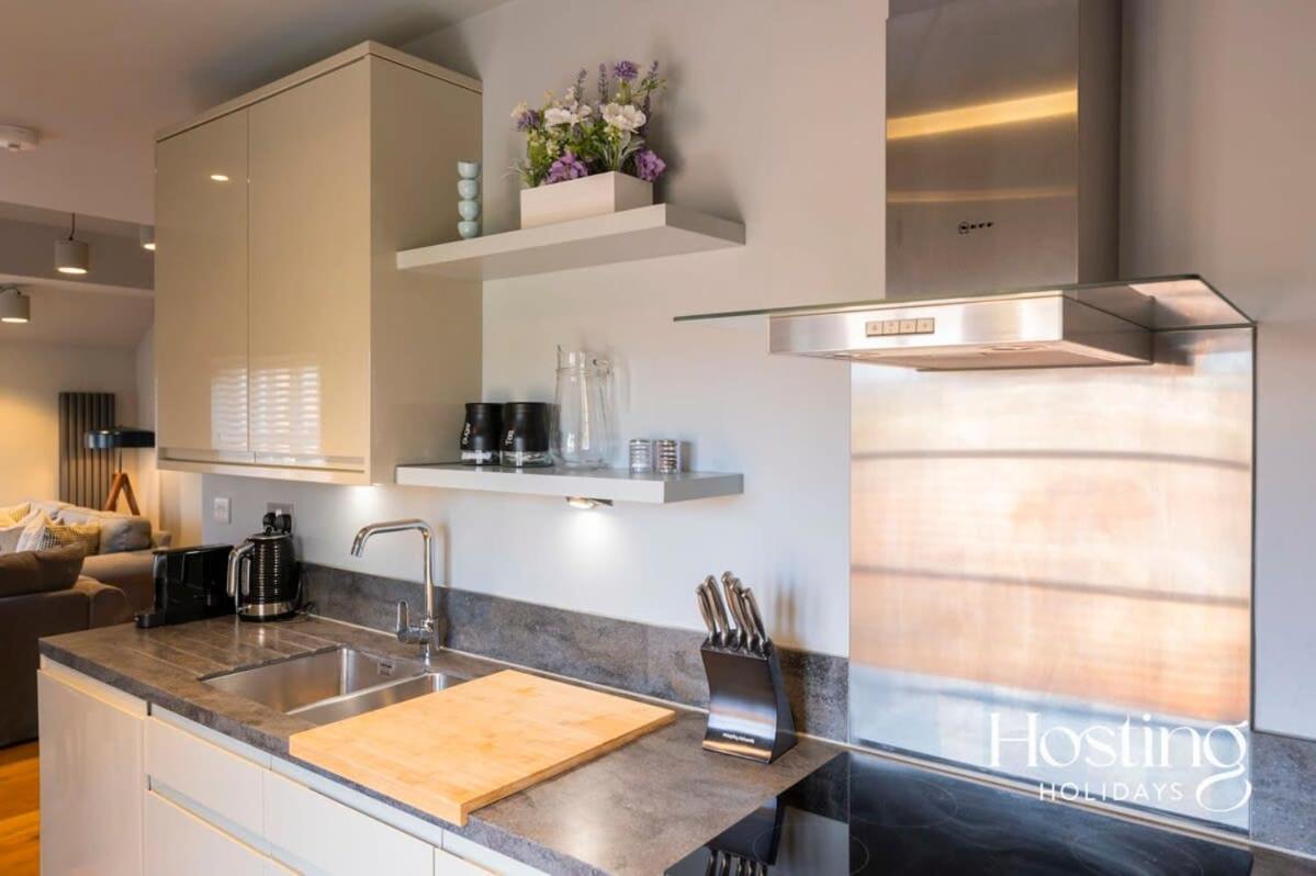 Stylish Luxury Apartment In The Centre Of Henley Exterior foto