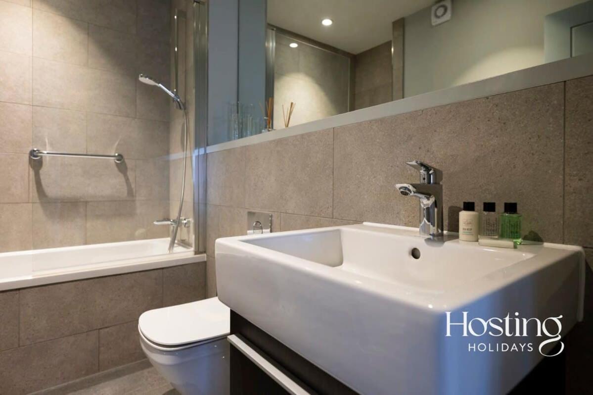 Stylish Luxury Apartment In The Centre Of Henley Exterior foto